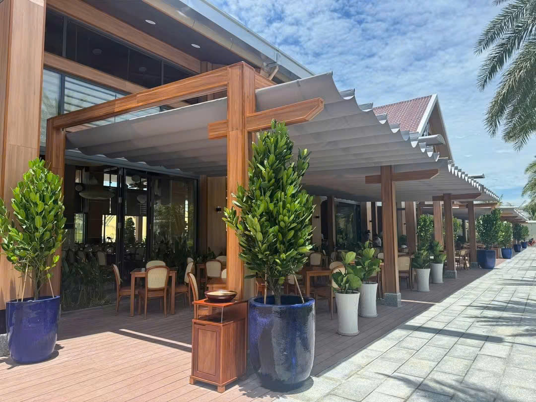 mái bạt kéo di động cho quán cà phê